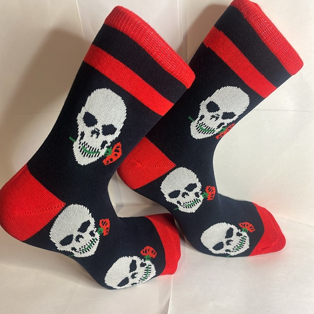 Skulls and Roses Black & Red Novelty Socks NWT